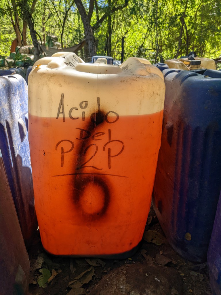 Un barril de P2P encontrado en un laboratorio de metanfetamina asegurado en Sinaloa, México. (Foto: InSight Crime)