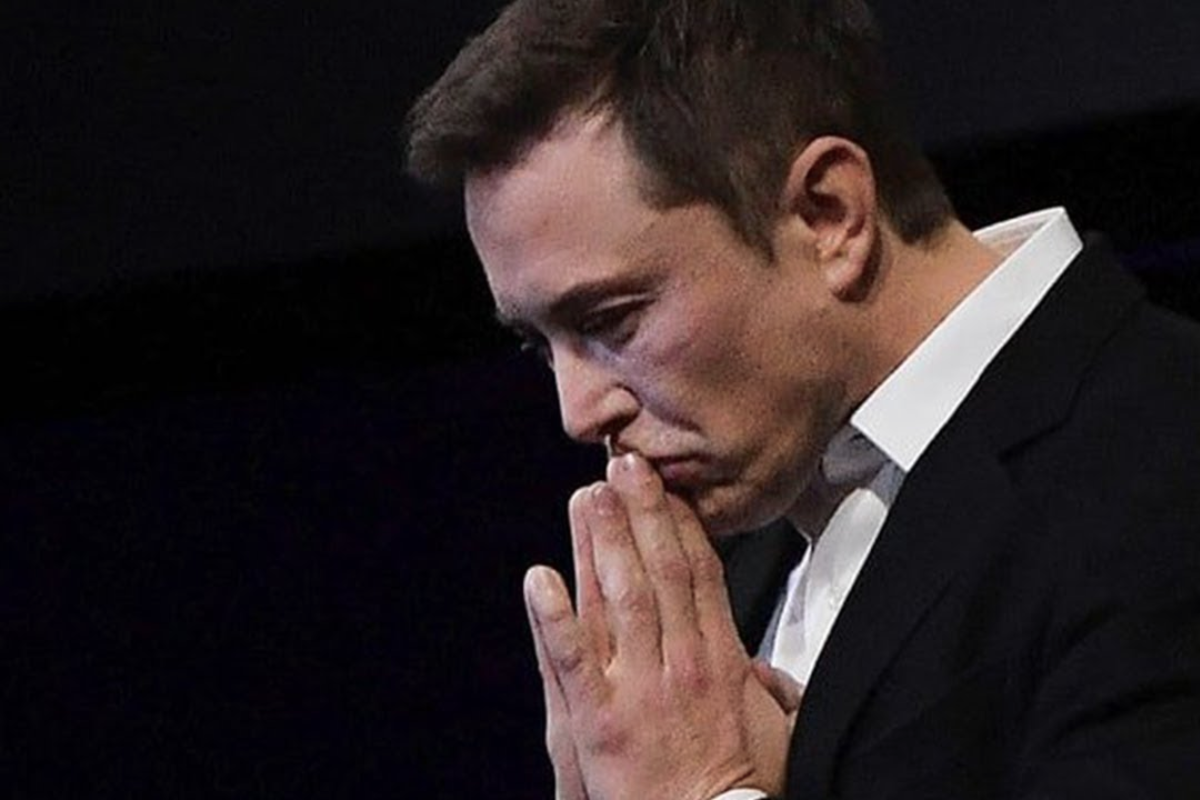 Elon Musk, dueño de tesla. Acción de Tesla pierde valor.