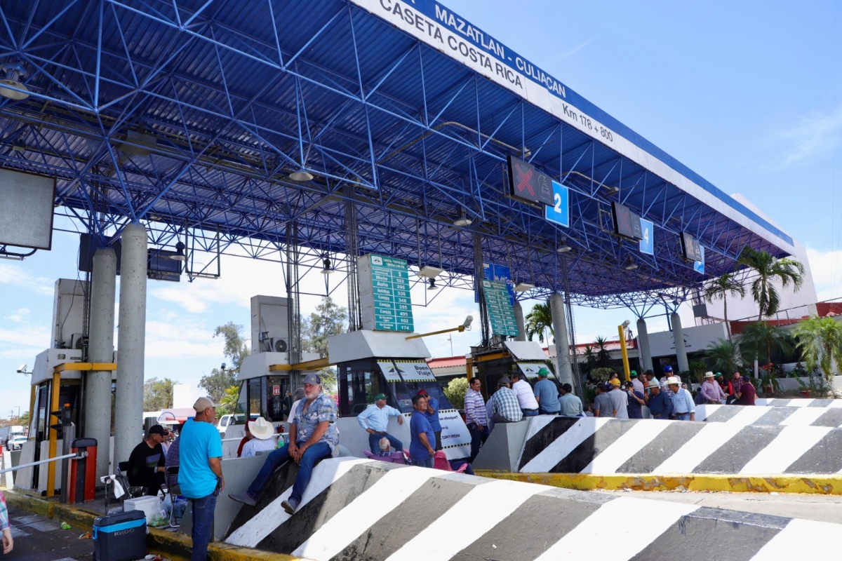 Transportistas piden liberar casetas de peaje