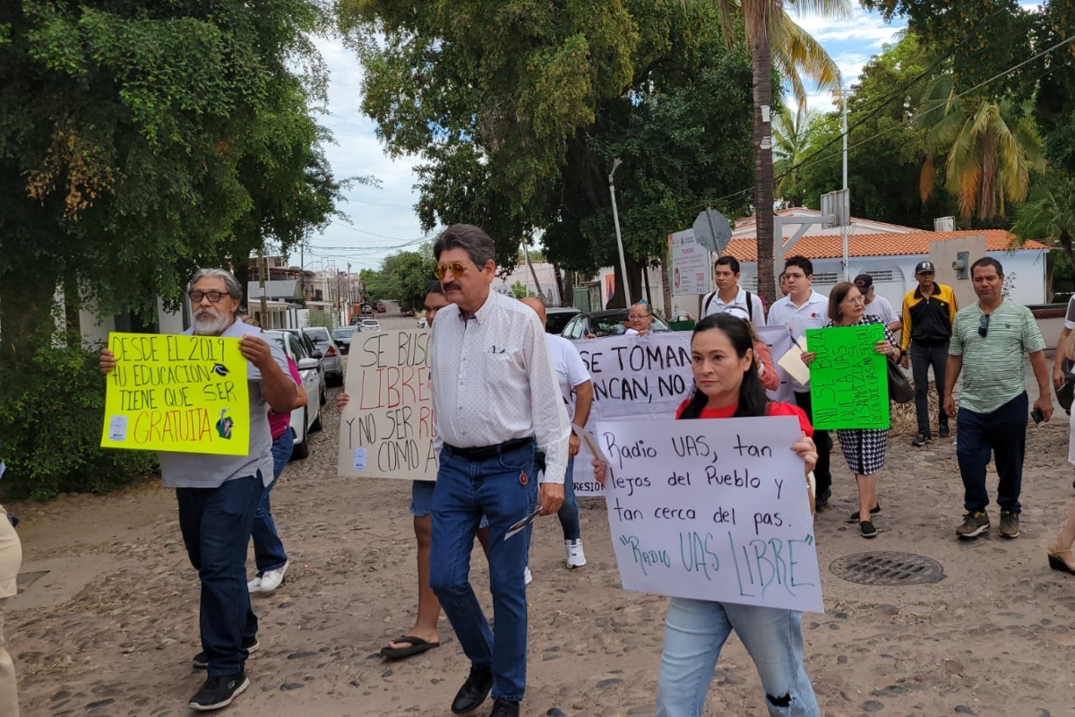 Universitarios Se Manifiestan En Las Instalaciones De Radio Uas