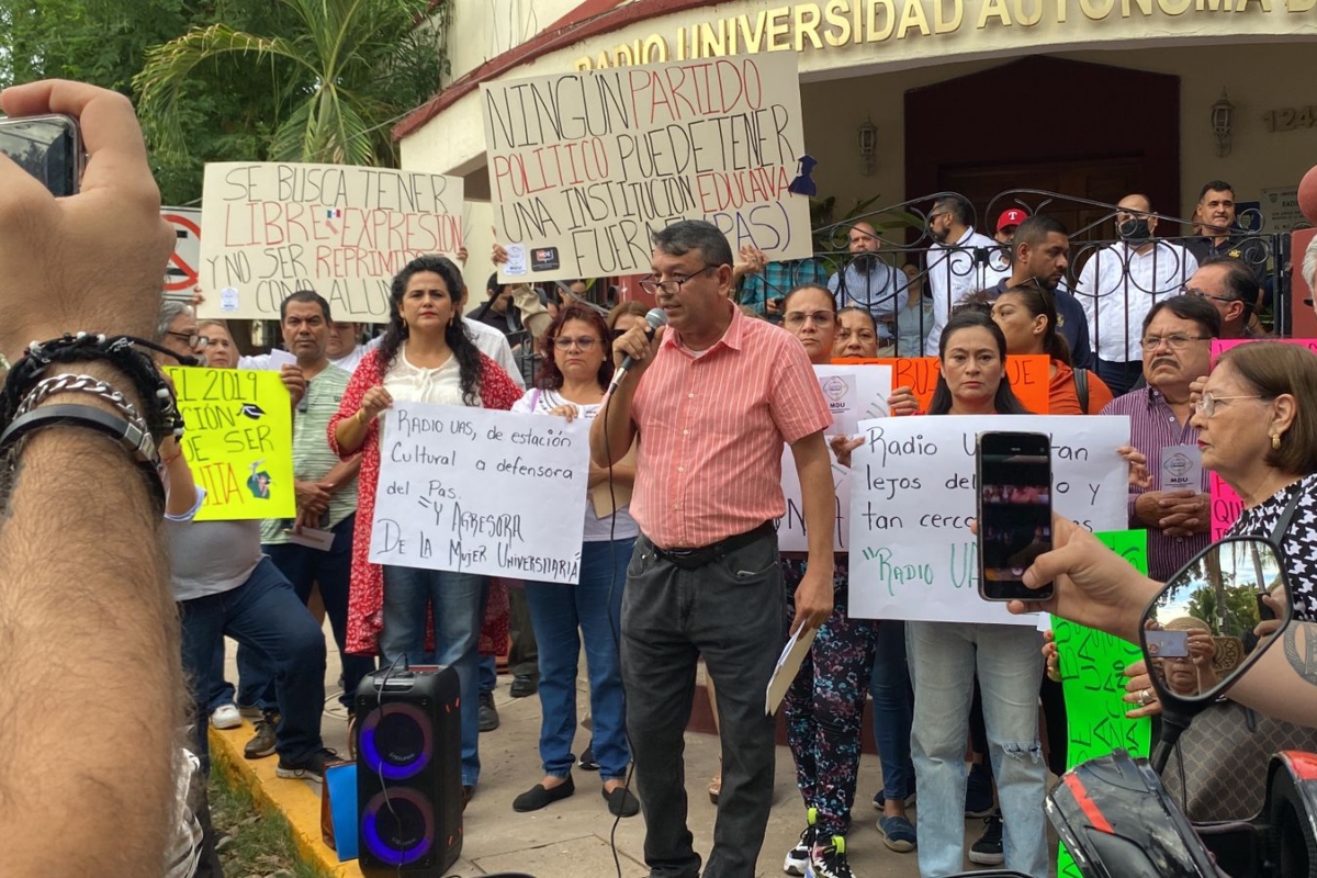 Universitarios Se Manifiestan En Las Instalaciones De Radio Uas