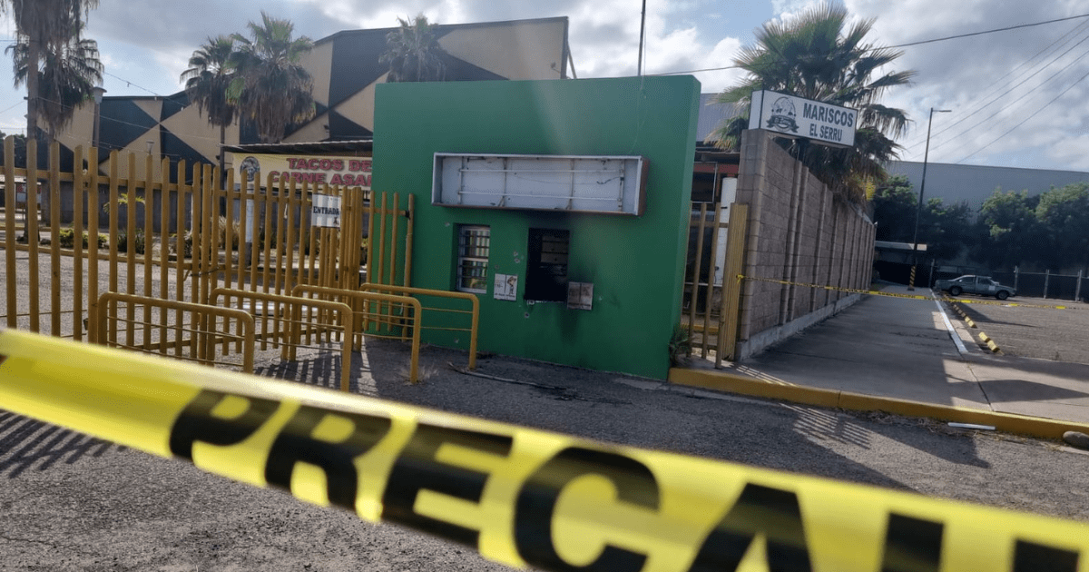 Taquilla de la feria ganadera de Culiacán, que fue balaceada y quemada.