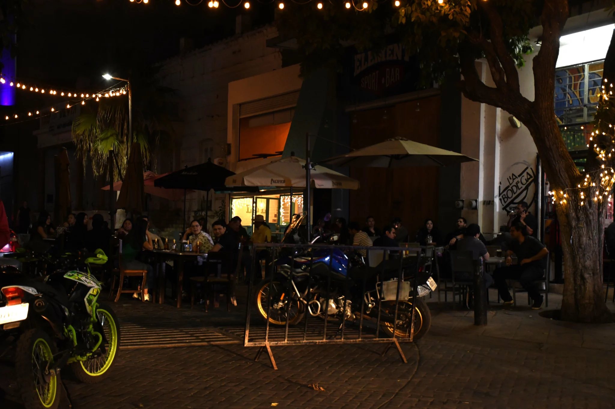 Bar La Bodega, en Paseo del Ángel, la noche de inicio del operativo Culiacán en Movimiento.