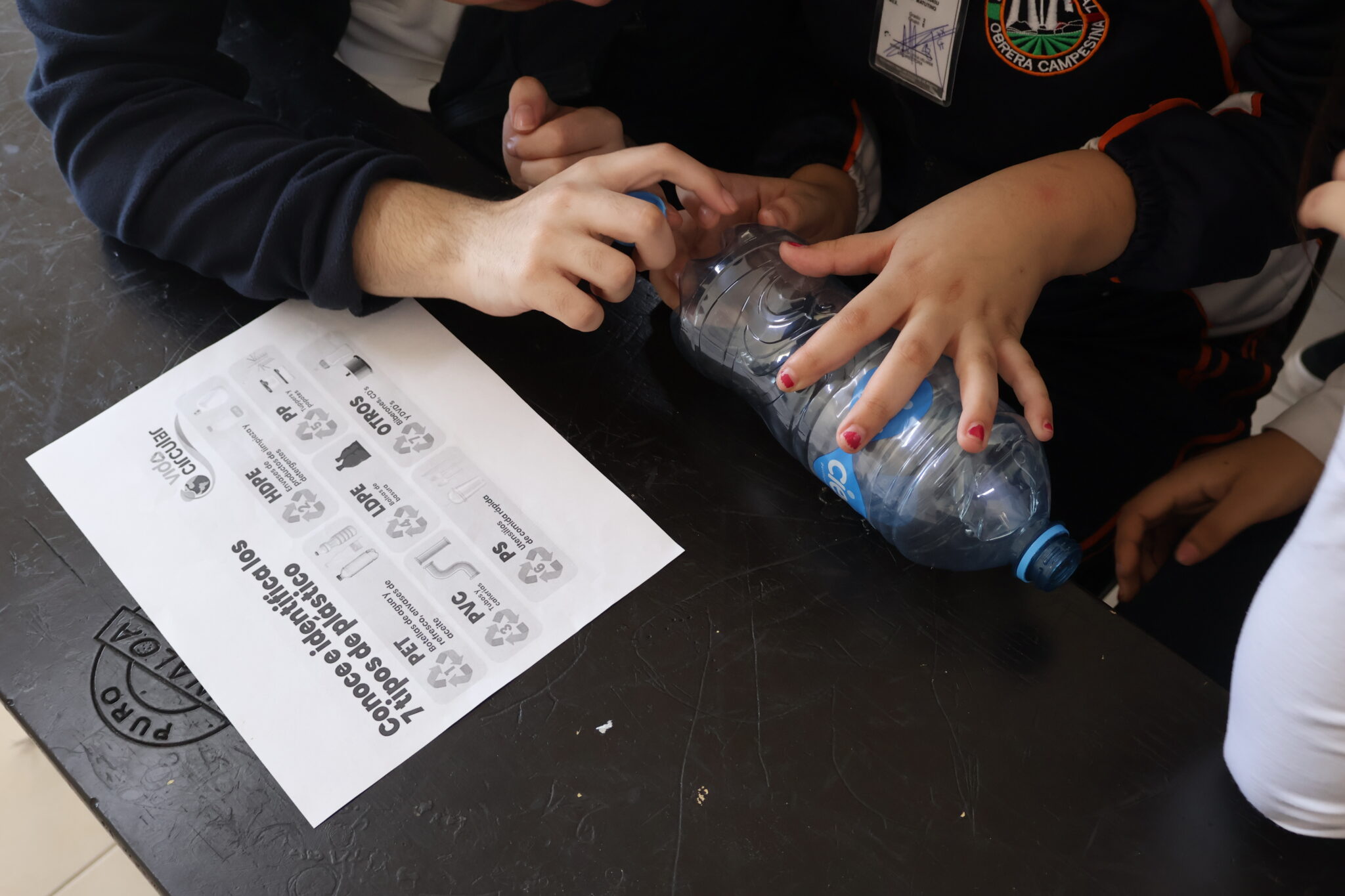 Taller de Reciclaje economista Luis Armando Becerra Secundaria Obrero Mundial (41)