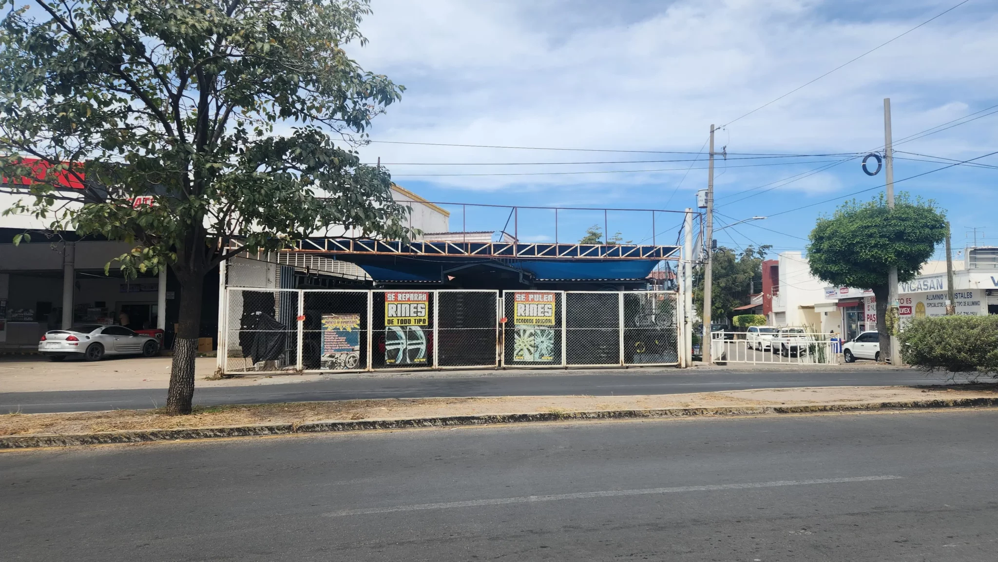 Autocar seminuevos, negocio cerrado en Culiacán.