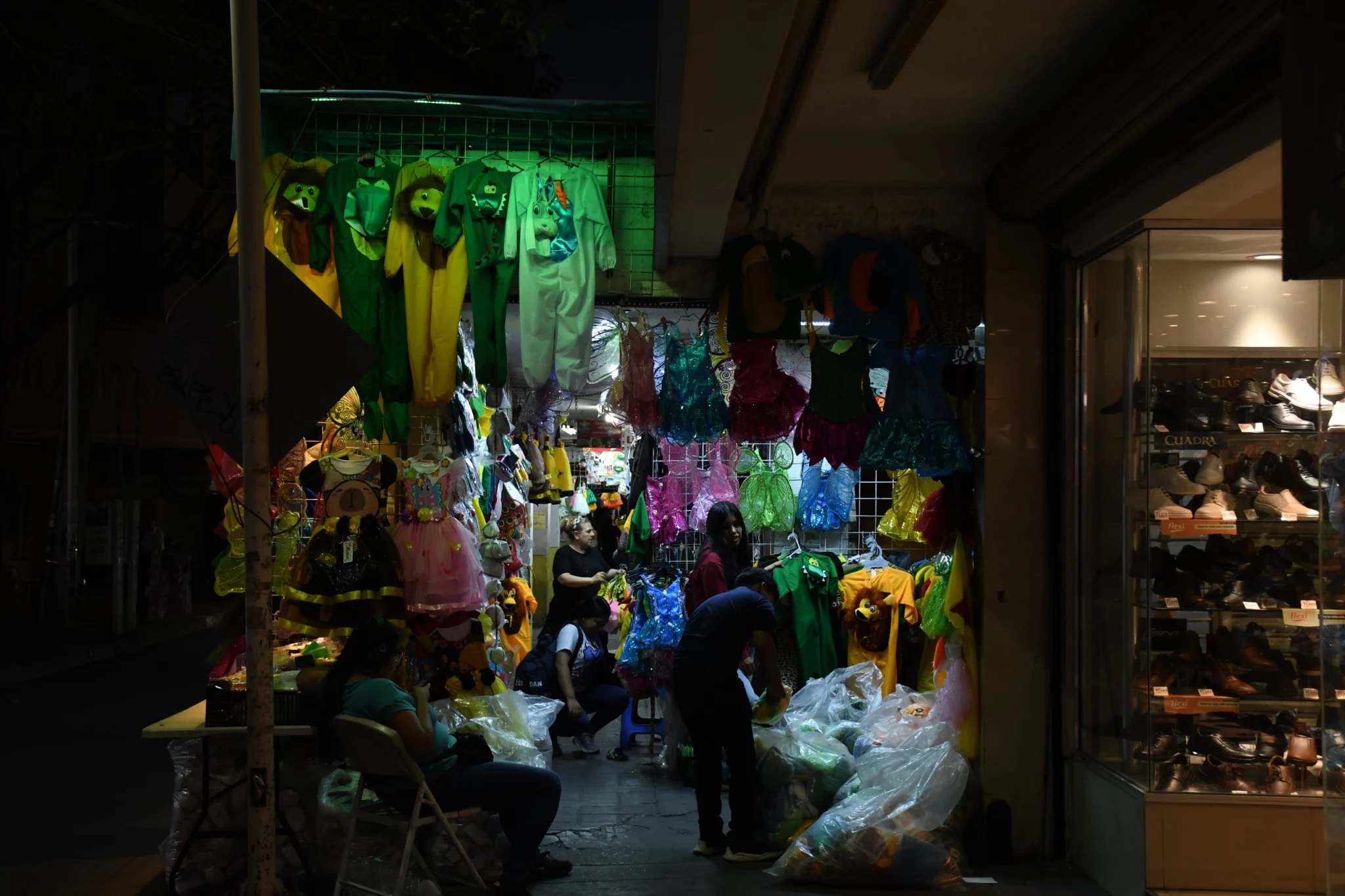 Comerciantes del centro de Culiacán enfrentan pérdidas y temor ante el aumento de violencia, desapariciones y robos en la zona.