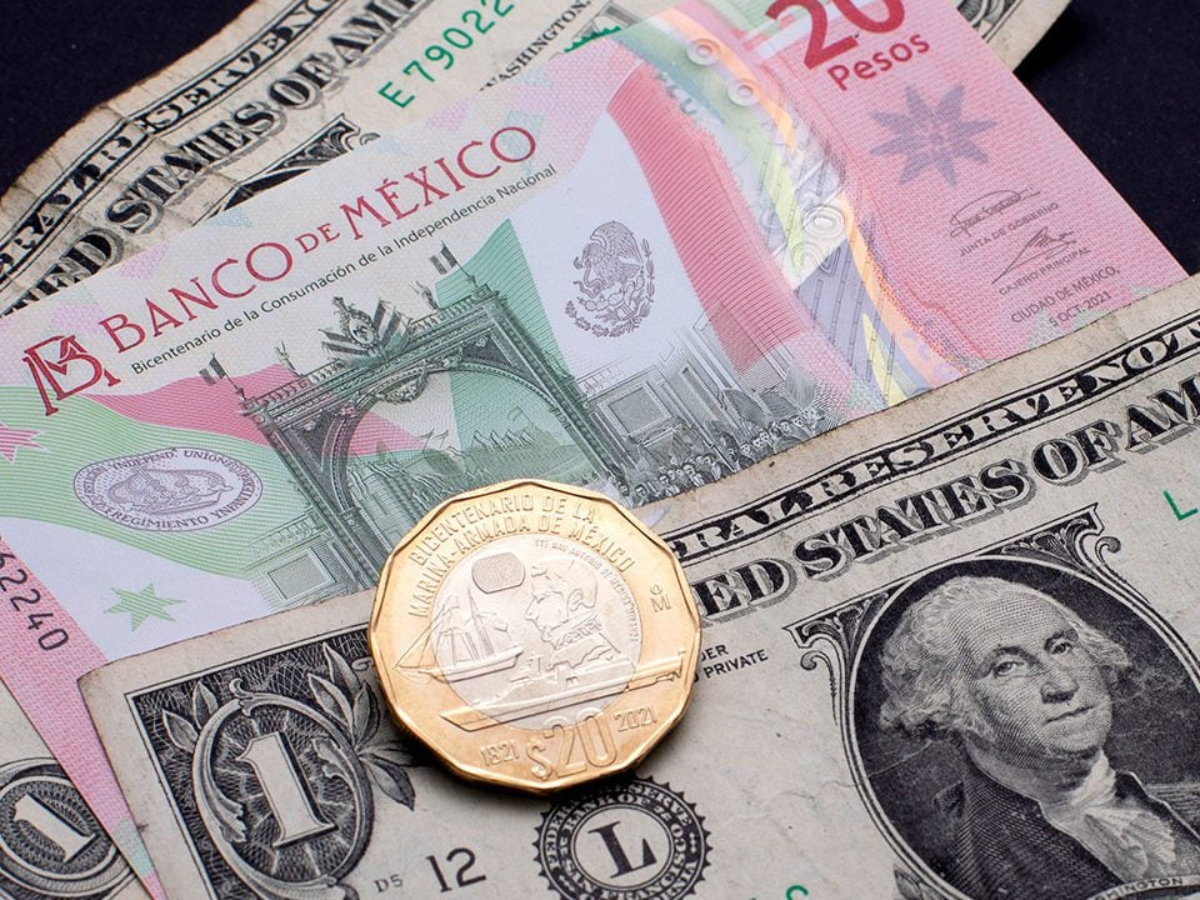 El dólar estadounidense sube de precio frente al peso mexicano.