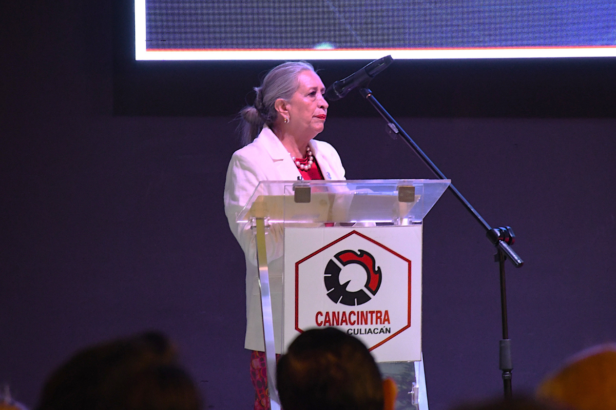En el marco del nombramiento de la nueva mesa directiva de Canacintra Culiacán, la vicepresidenta nacional, Lourdes Medina, destaca la importancia de fortalecer la industria en Sinaloa para generar empleo y crecimiento económico.