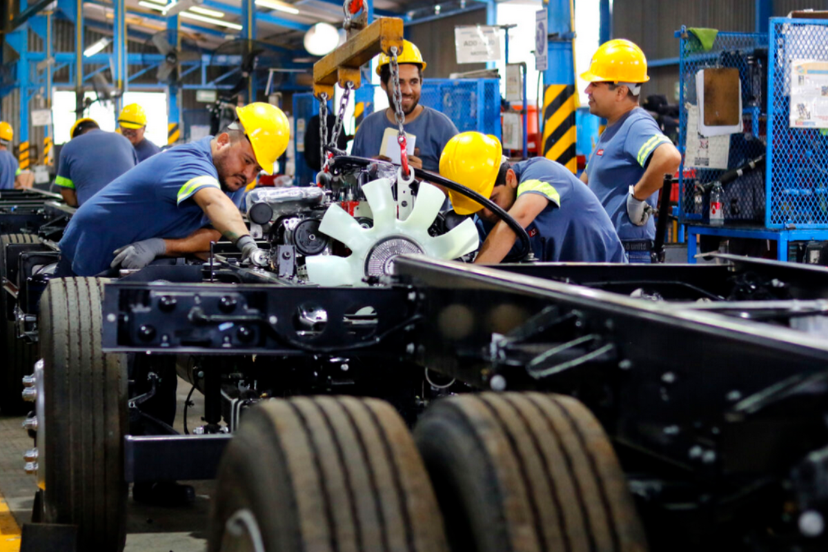 Ante la desaceleración económica de Sinaloa, Arturo Gaxiola impulsa un plan de industrialización para fortalecer la manufactura, generar empleo estable y transformar el modelo productivo del estado.