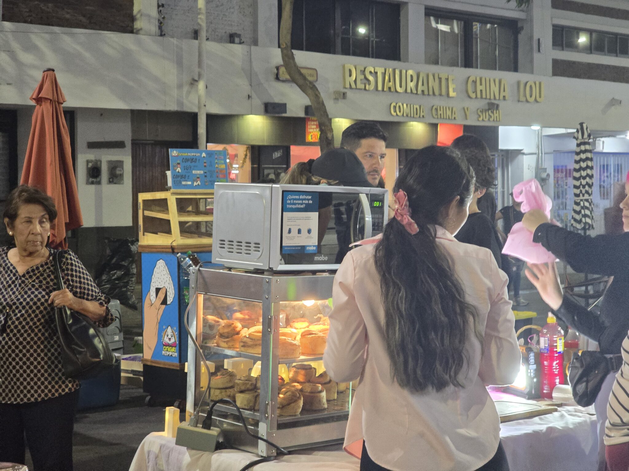 Mega Bazar de Culiacán. Algunos se quedaron con mercancía.