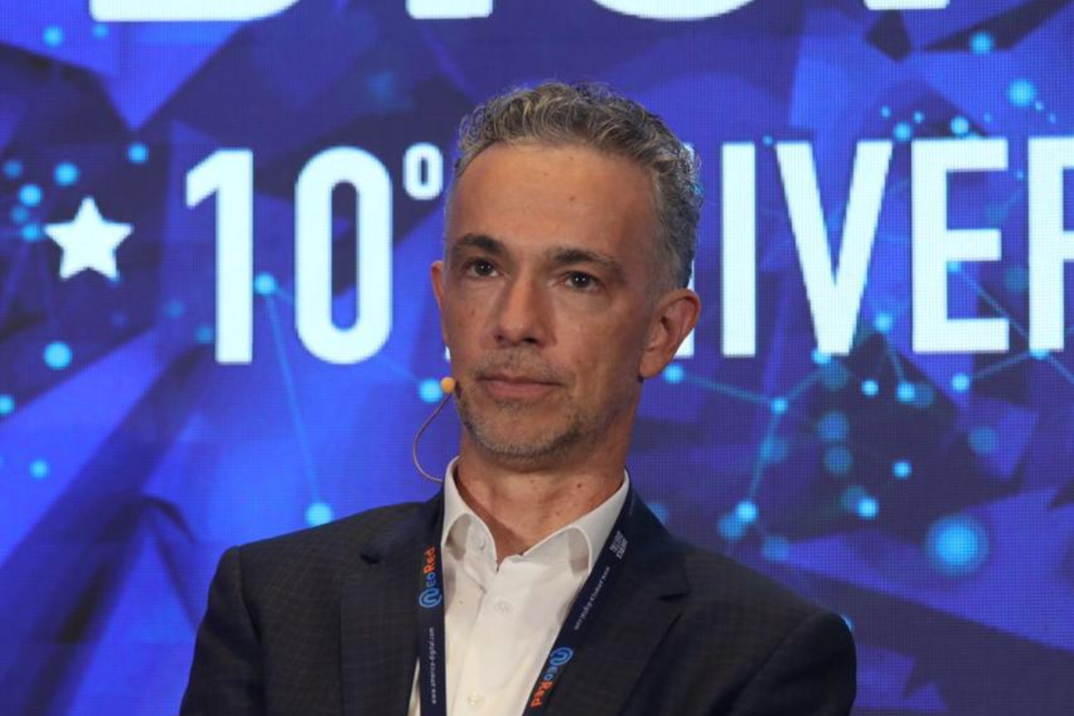 En entrevista con Revista Espejo, el CEO de Siemens resalta el papel de México como músculo industrial de Latinoamérica y advierte que la manufactura debe evolucionar hacia procesos tecnológicos para seguir creciendo.