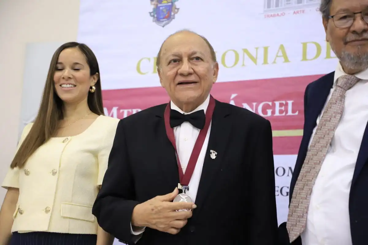 El Colegio de Sinaloa nombró miembro emérito al Maestro José Ángel Pescador Osuna, ex Presidente Municipal de Mazatlán, en reconocimiento a su destacada trayectoria en la educación y la política nacional.