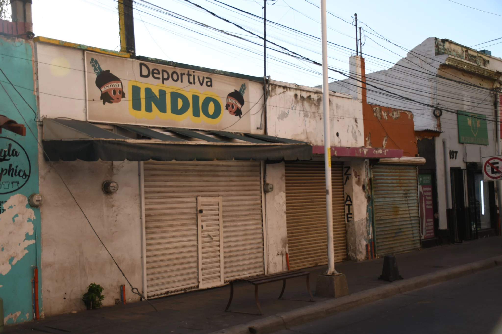 Deportiva Indio, cerrada en Culiacán. 