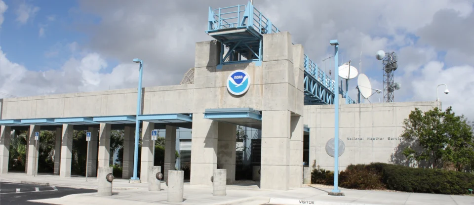 centro nacional de huracanes de la NOAA