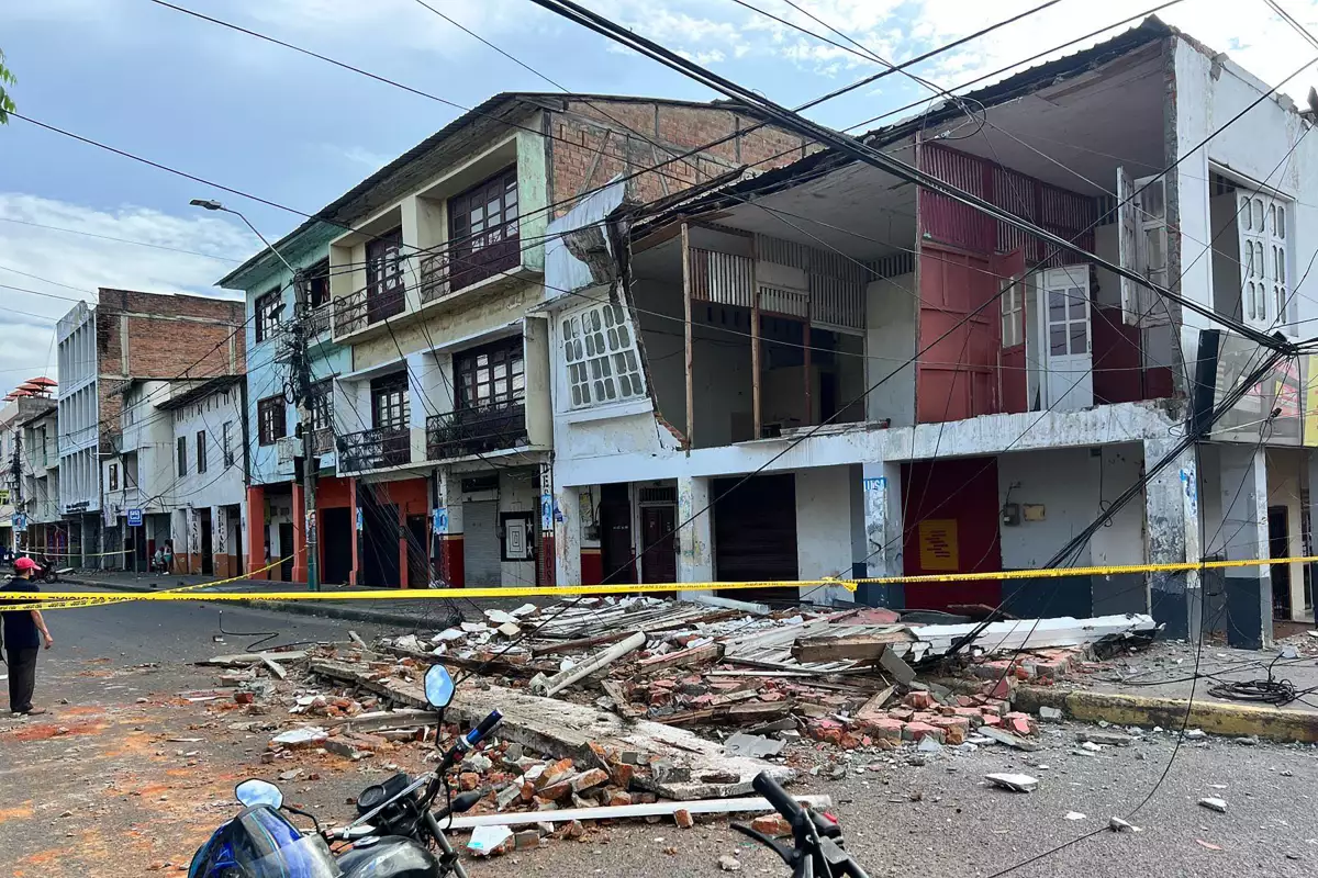 Aunque el temblor ya pasó, el riesgo sigue. Revisa daños, ayuda a otros, evita rumores y prepárate para réplicas. Aquí te explicamos cómo actuar con calma y seguridad.