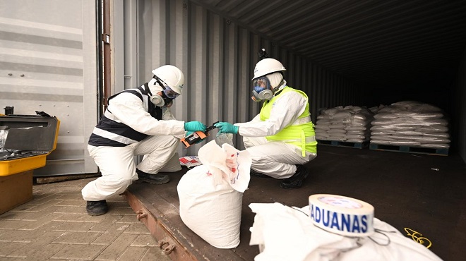 La detección del mercurio ha sido escasa en las aduanas. La colaboración entre investigadores y autoridades frenó la llegada de toneladas de mercurio a Perú este mismo año. Foto: cortesía Alejandro Saldívar / EIA