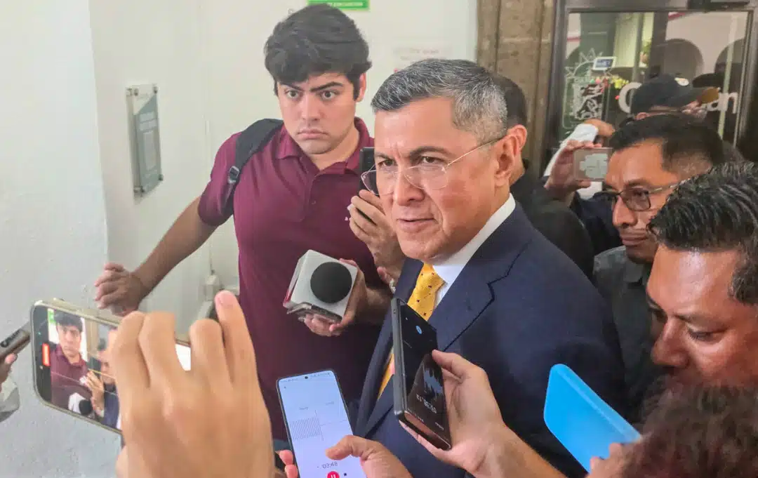 Schazarino afirmó estar conforme con la seguridad en Sinaloa, mientras habitantes de Culiacancito enfrentaban ataques a balazos.