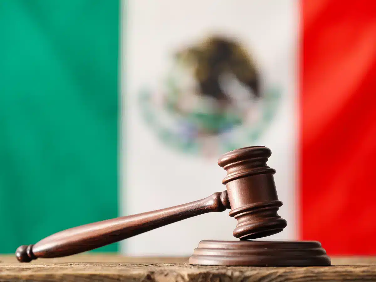 La Coparmex advierte que la reforma a la Ley de Amparo, aprobada en el Senado, pone en riesgo la certeza jurídica y podría afectar inversión, empleo y crecimiento económico en México.