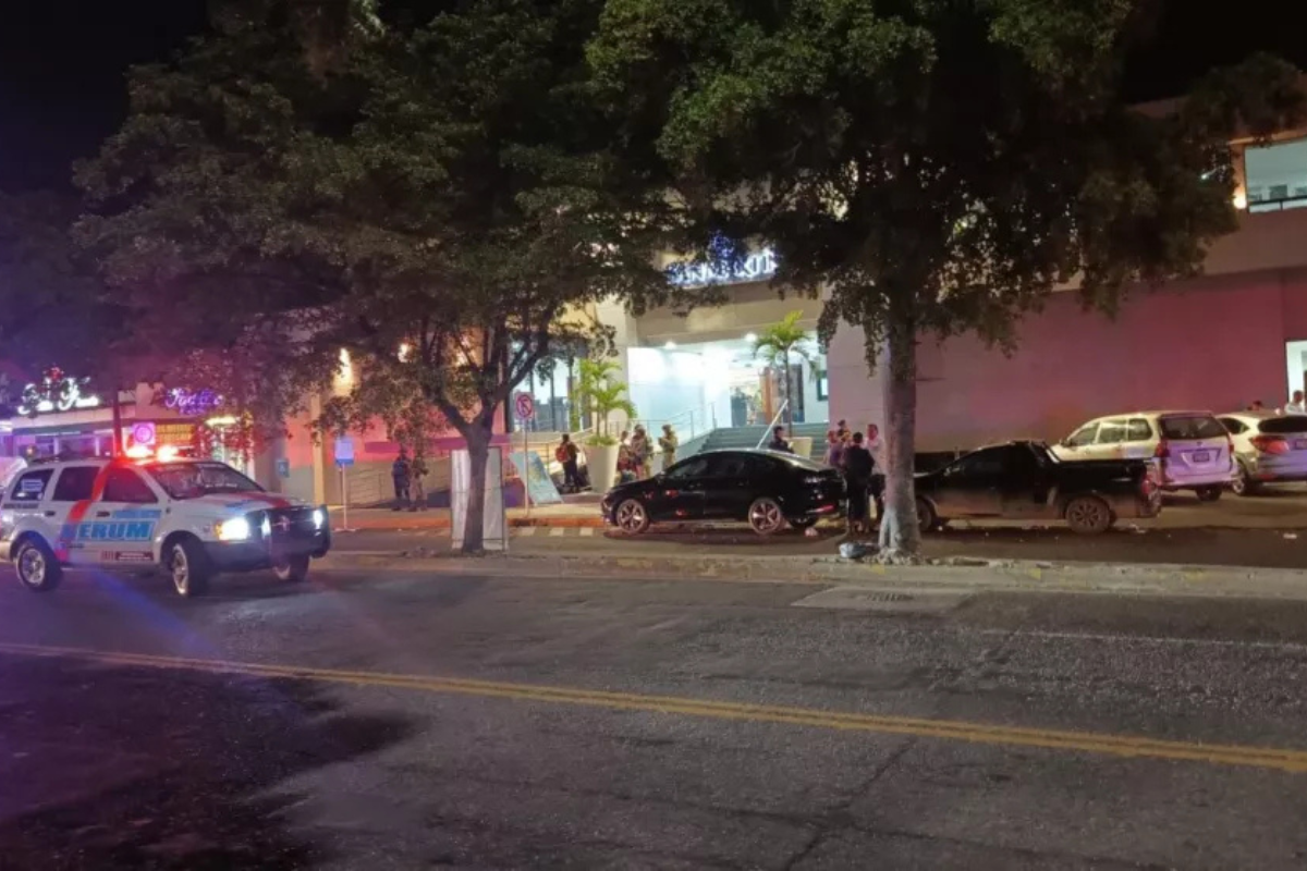 Ataque a funeraria en Culiacán deja un joven muerto y dos heridos, entre ellos un menor y una mujer de la tercera edad.