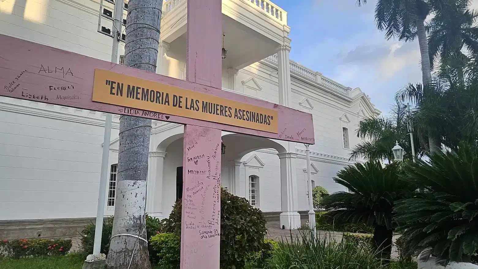 Dos mujeres mayores fueron asesinadas brutalmente en Los Mochis y Culiacán.