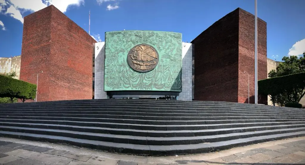 Empresarios, agricultores y académicos de Sinaloa se reúnen con tres diputados federales para demandar transparencia y acciones ante la narcoguerra que ha golpeado al estado durante más de un año.