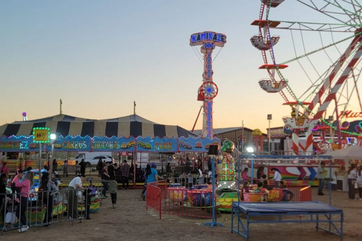 Asistentes de todas las edades disfrutan las actividades y espectáculos de la Expo Ganadera Sinaloa 2025.