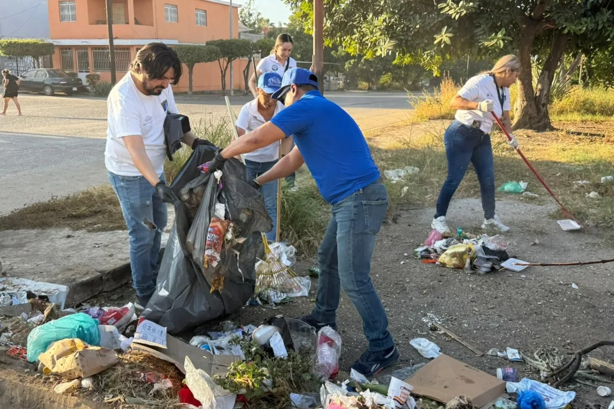 Personal municipal y voluntariado participaron en la limpieza de colonias y zona de playa en la edición 14 de “Mazatlán te Quiero Limpio”.