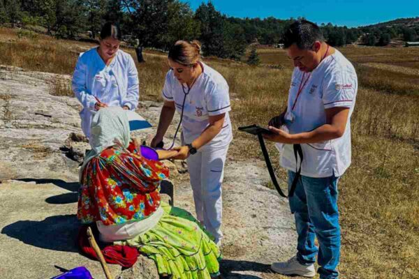 Salud-casa-por-casa-visita-a-domicilio-600x400