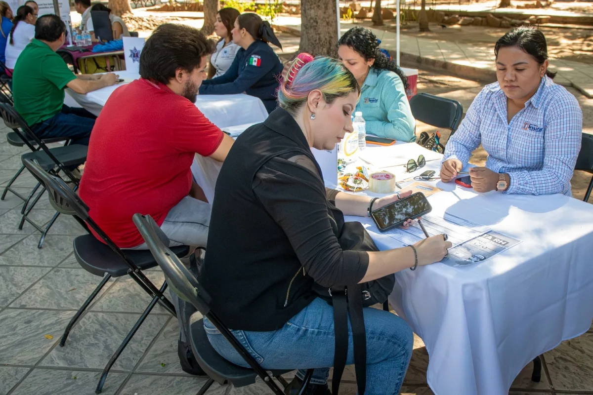 Módulos de empresas y dependencias serán instalados en la plazuela Álvaro Obregón para la décima Jornada Municipal de Empleo.