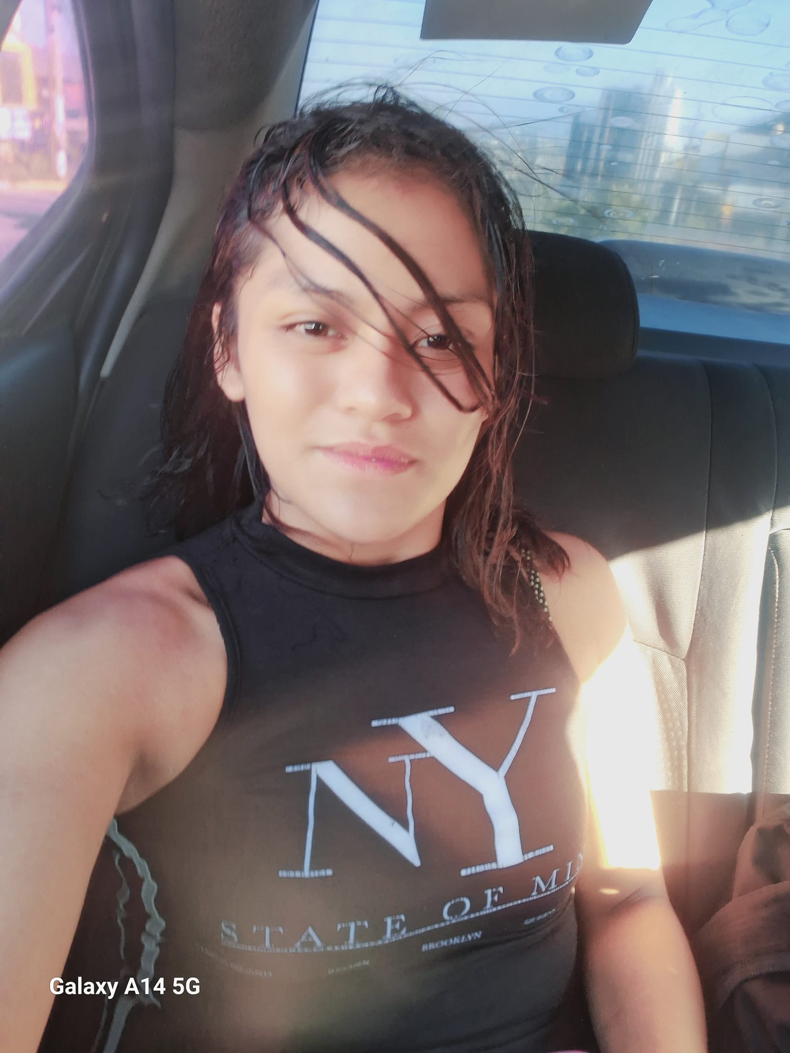 Selfie que se tomó Merari Noemí desde el interior del vehículo que la llevó a la Central de Autobuses de Zapopan. (Facebook)