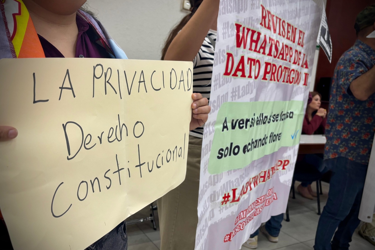 manifestantes-emma-zermeño- almendra-negrete