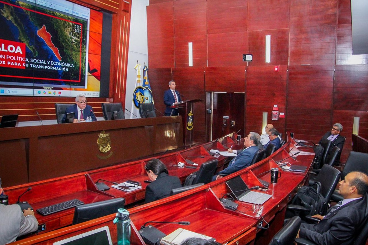 rocha-dando-clases-a-navales