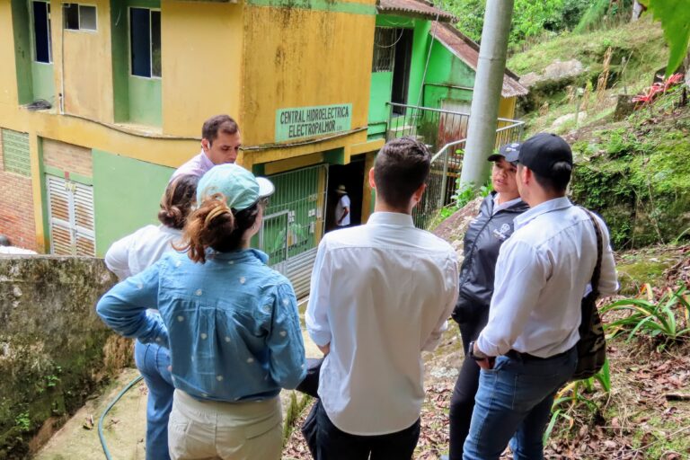 La pequeña hidroeléctrica de Palmor logró que la población tenga energía a bajo costo. Foto: cortesía Transforma.
