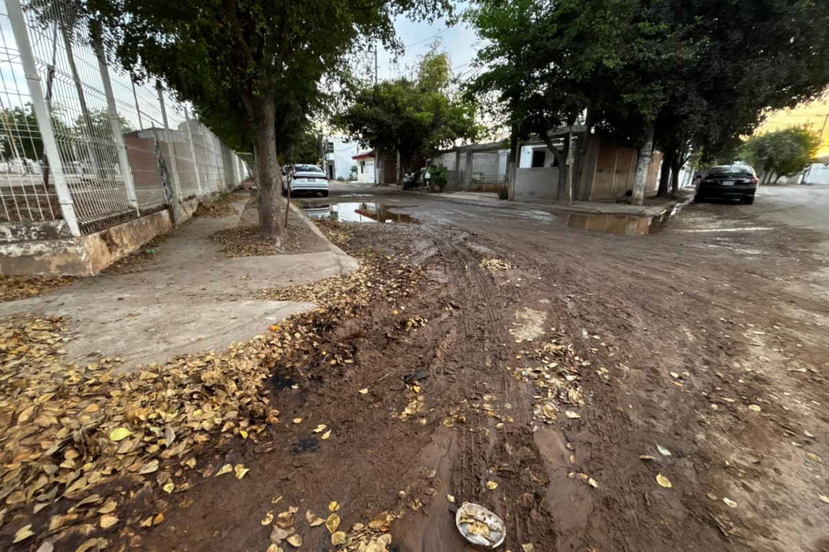 los-lirios-culiacan-encharcamientos