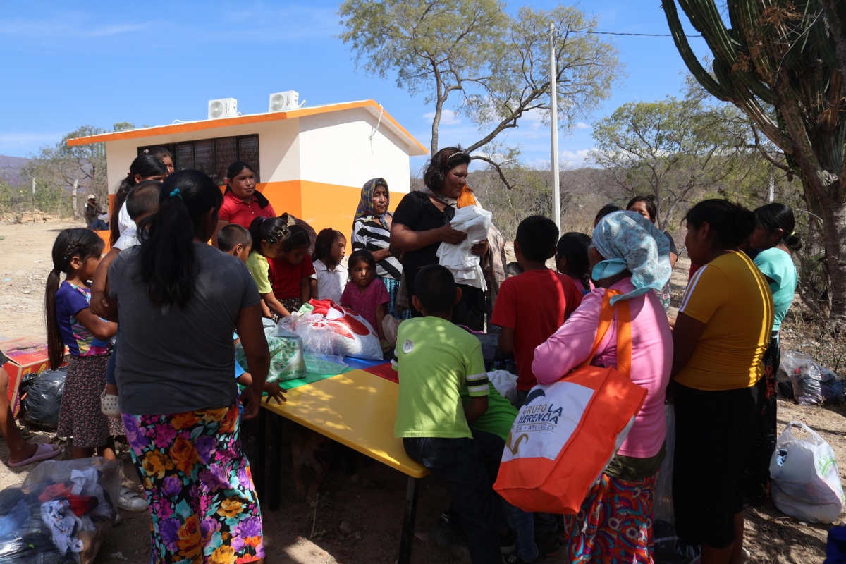 entrega-ropa-colectivo-tarámari-sinaloense