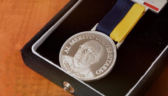 uas-unam-medalla-acádemico