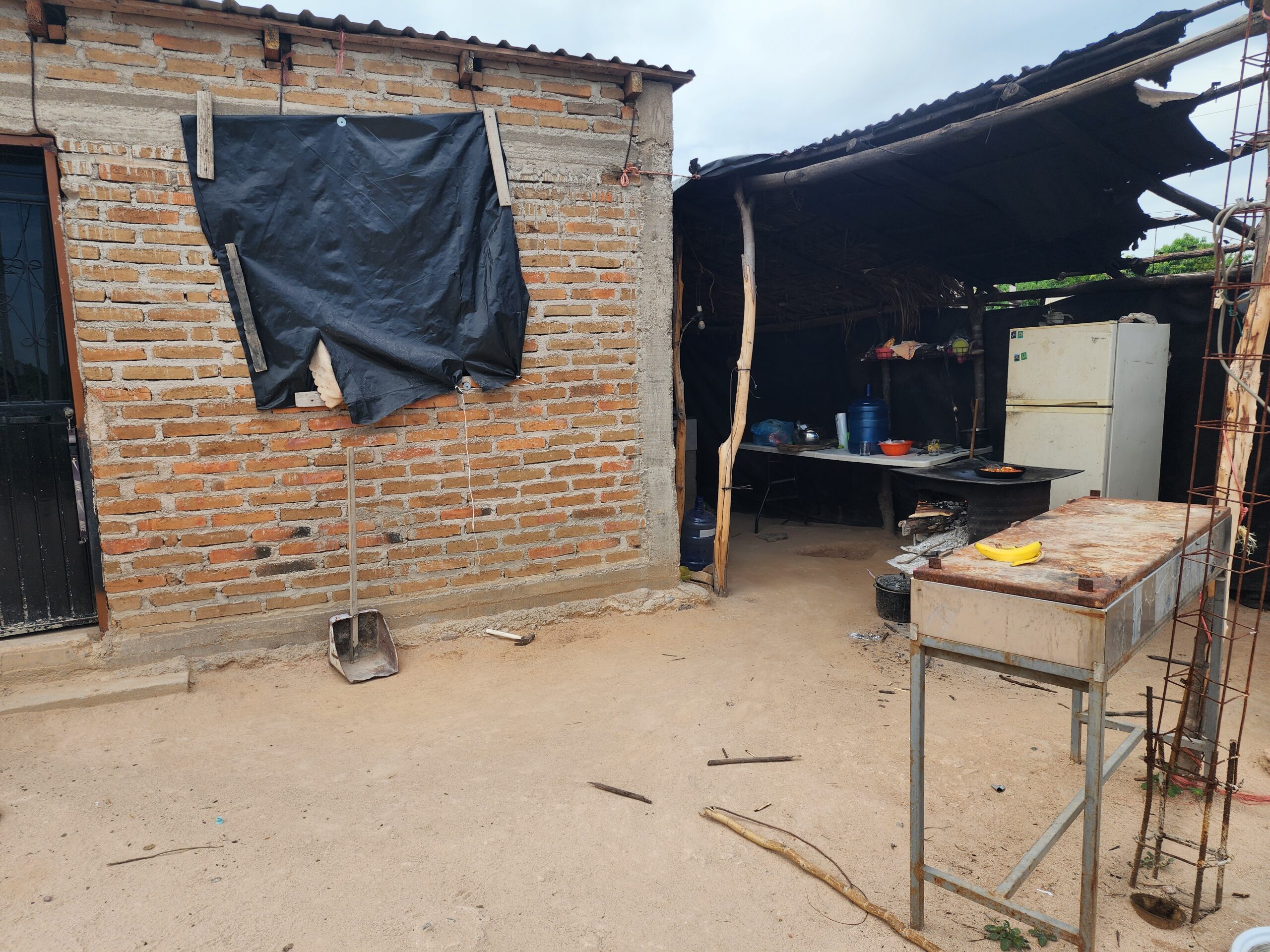 Después de cuatro años de entregado el fraccionamiento Nuevo Amanecer, en 40 lotes aún no es posible acceder al servicio de energía eléctrica.