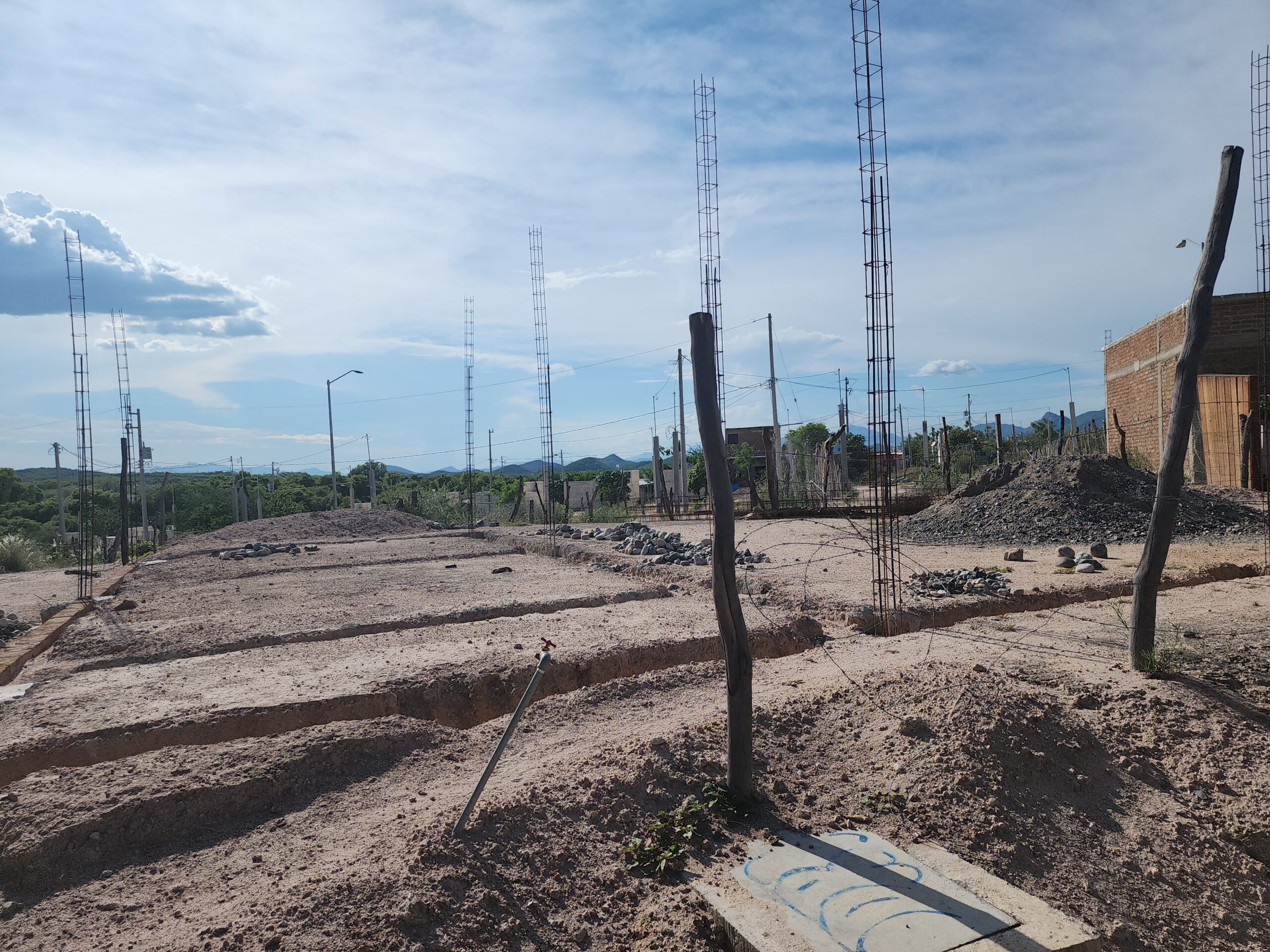 Fraccionamiento Nuevo Amanecer, entregado en 2022 luego de la donación del Ayuntamiento de Choix de un terreno de 3,056 hectáreas.