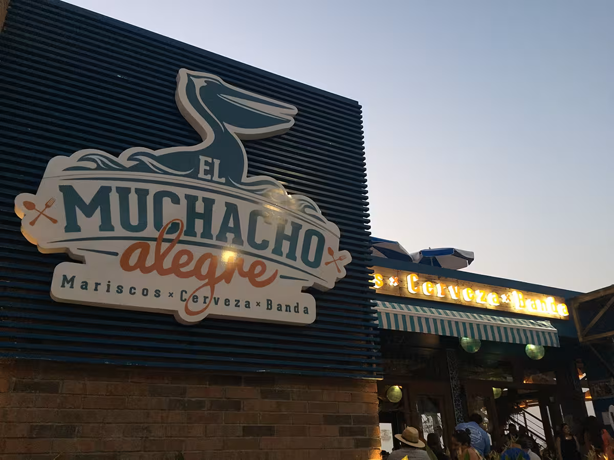 Fachada de El Muchacho Alegre en Mazatlán