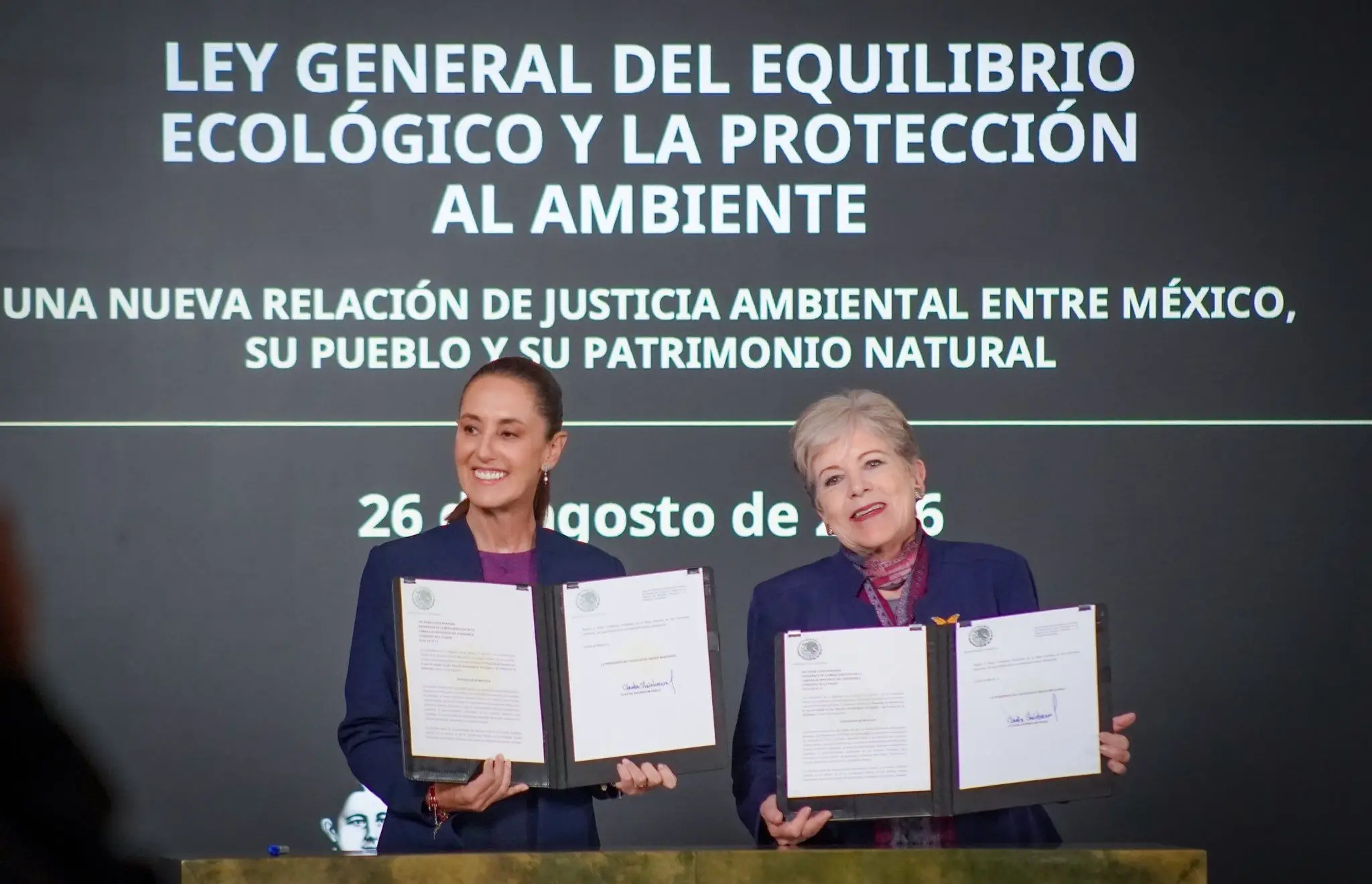 La presidenta Claudia Sheinbaum y la secretaria de Medio Ambiente y Recursos Naturales, Alicia Bárcena. Foto: Semarnat